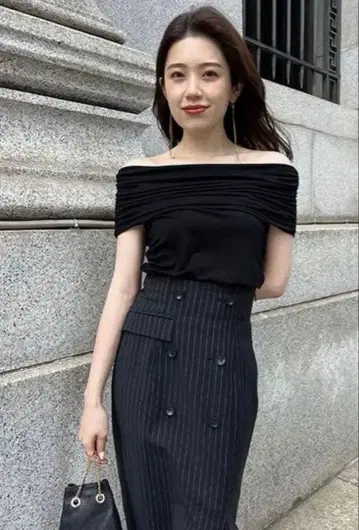 anuans 시어 오프숄더 개더 컷 상의 블랙