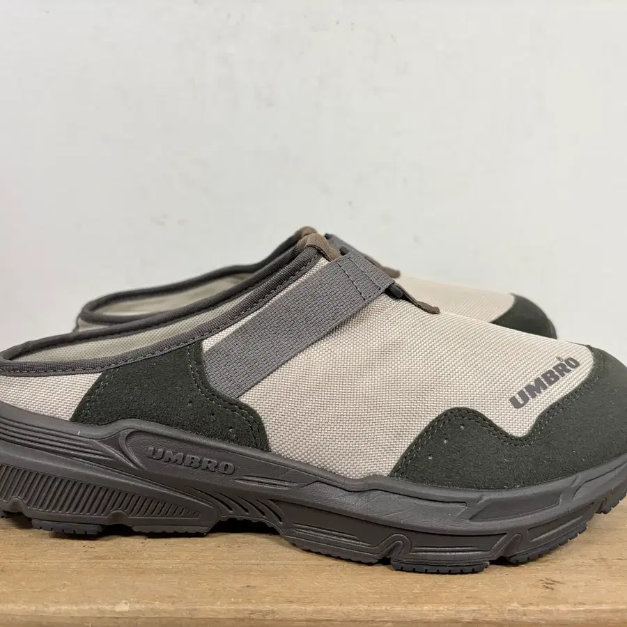 엄브로 이지퍼 250