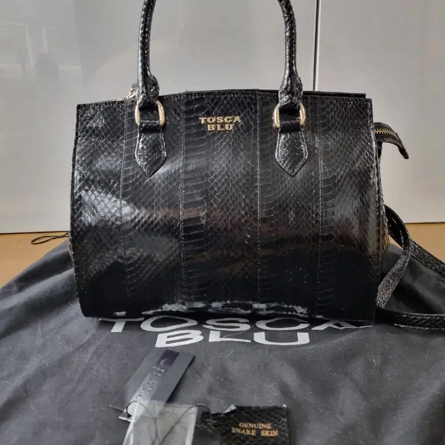 새상품) TOSCA BLU 천연뱀가죽 토스카블루 블랙  토트백