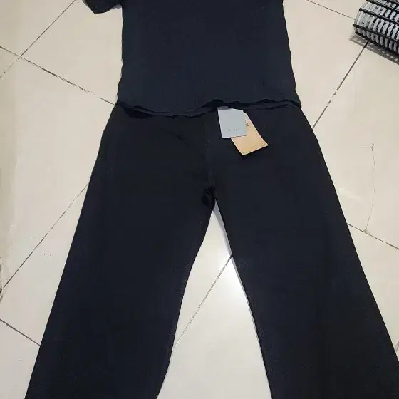 새상품 벨리에 블랙데님 와이드팬츠 32