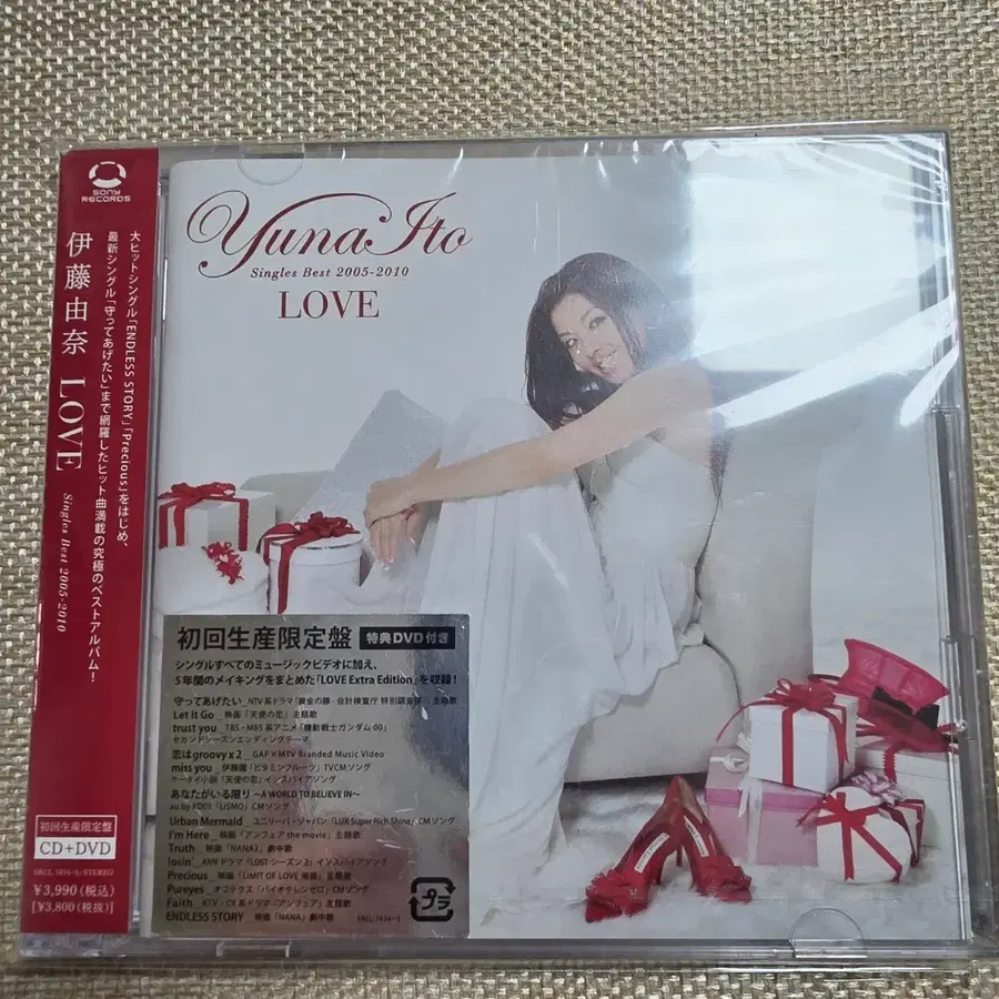 이토유나 LOVE Singles Best 2005-2010 베스트 앨범 초회한정반 CD+DVD 미개봉