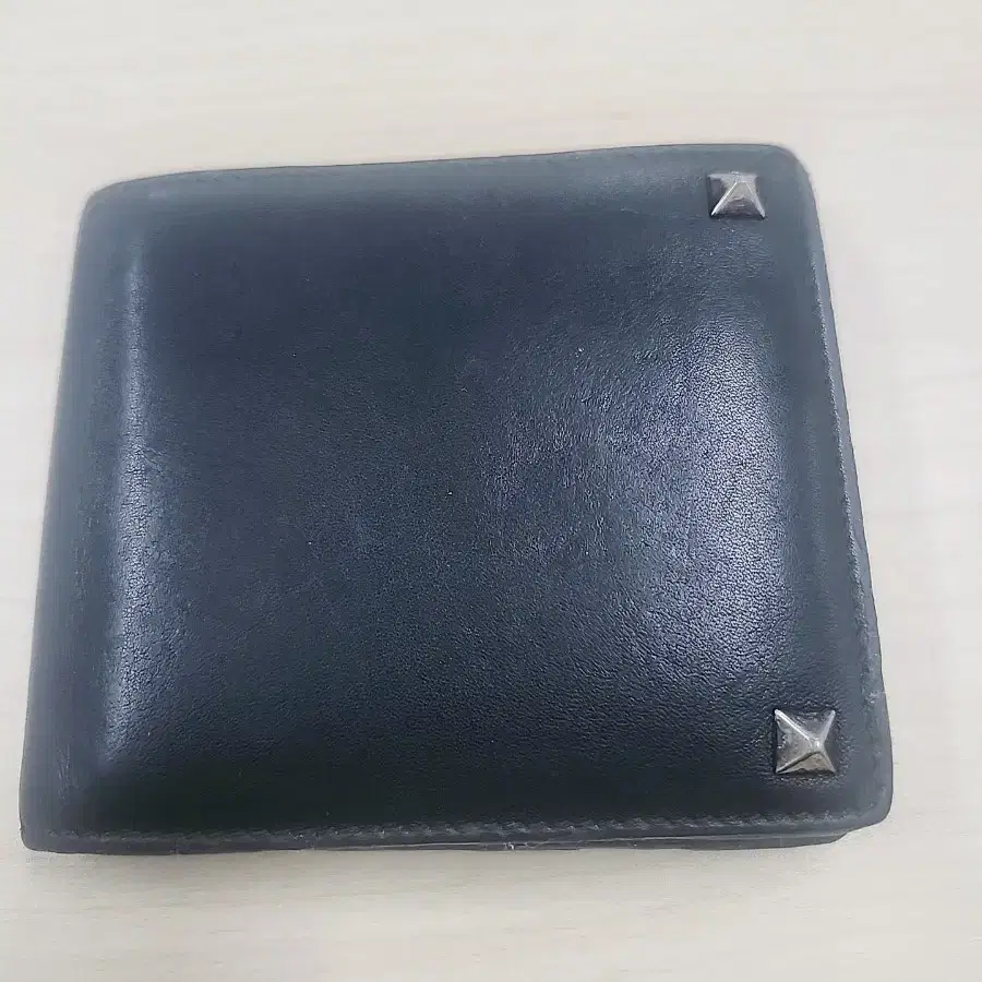 발렌티노 스터드 반지갑 블랙