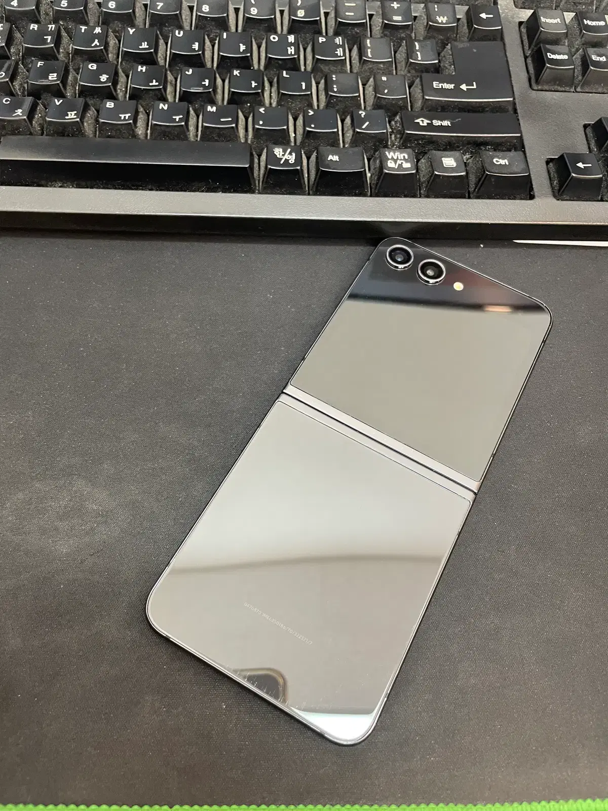 갤럭시Z플립5 블랙 256GB 무잔상 상태좋은 중고32만5천팝니다