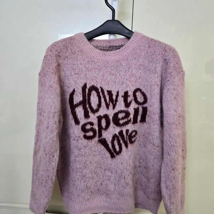 니트 스웨터 연보라색 "HOW to spell LOVE" 레터링