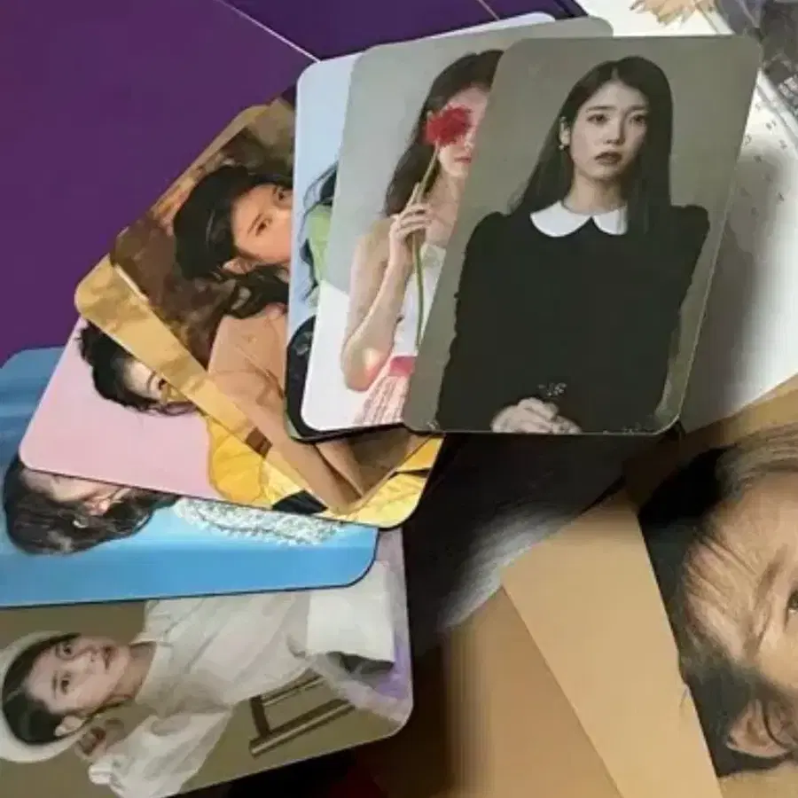 아이유 시즌그리팅 2019 포카+ 증사+ 달력+ 그외사진 /공식굿즈