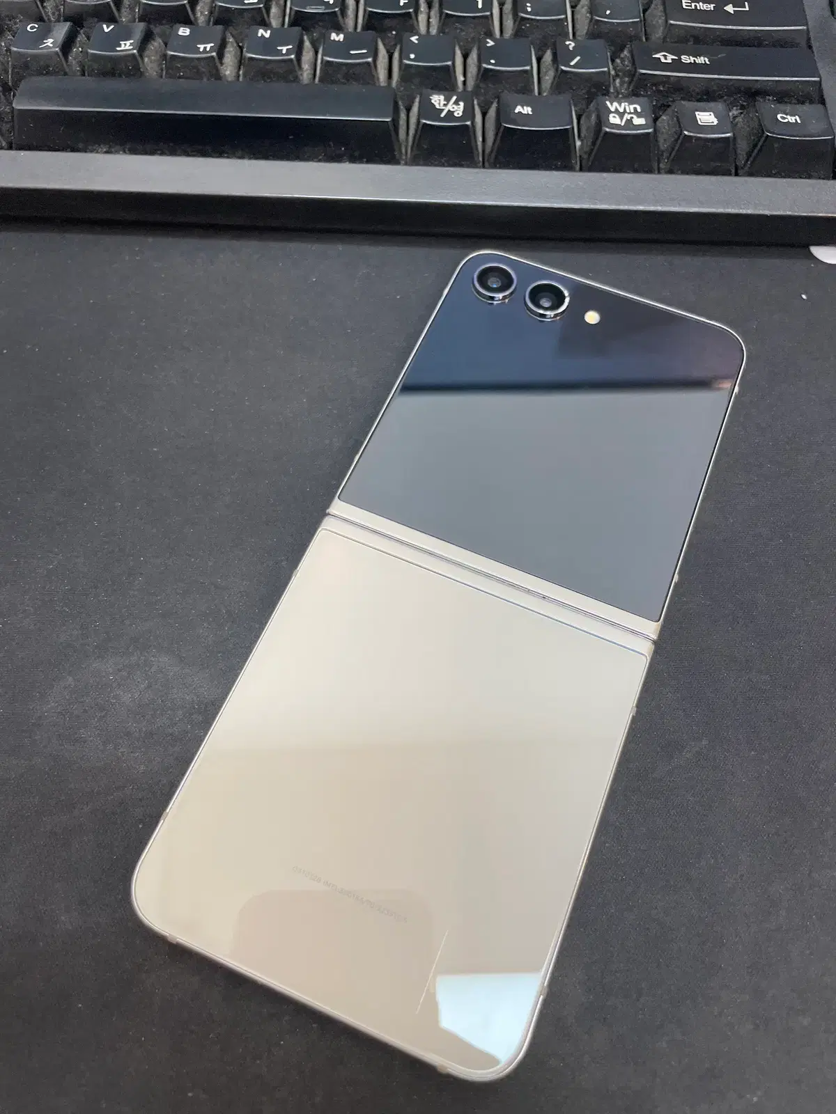 갤럭시Z플립5 크림 256GB 무잔상 가성비좋은 중고30만2천팝니다