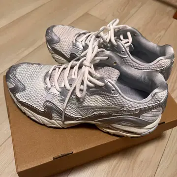 Mizuno Wave Rider 10 화이트/실버 23.5cm