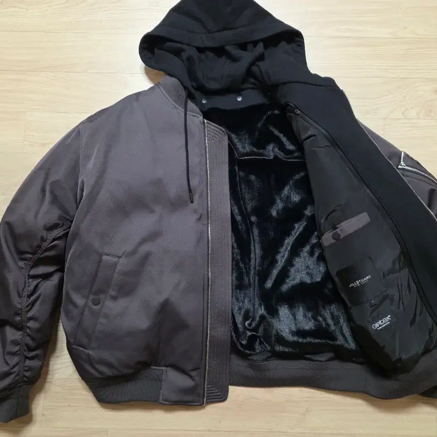 질스튜어트뉴욕 GIPITEX 시베리안 구스 후디 MA-1 숏패딩 M 100-105 정가 99만원 새제품