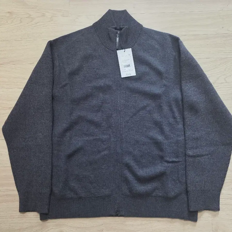 띠어리 26년 Boiled Merino Wool 터틀넥 집업 가디건 XL 105-110 정가 50만원