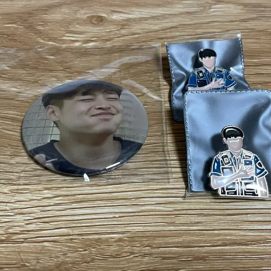 배우 강하늘 손거울, 뱃지 용식이