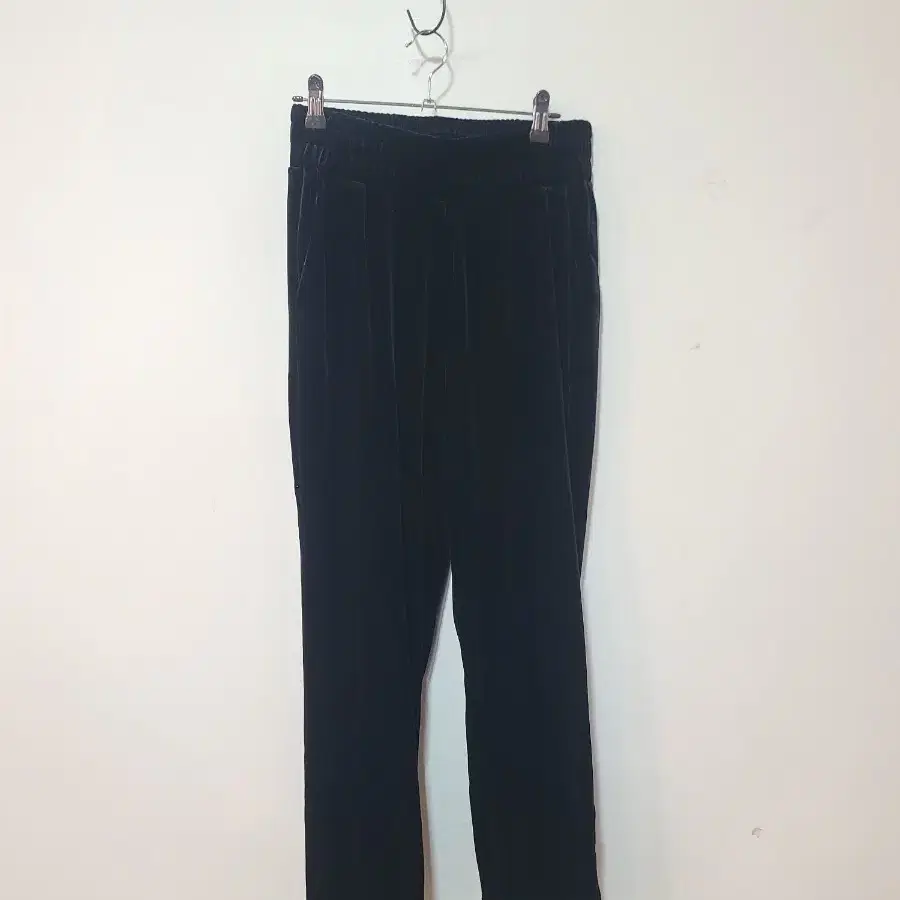 STL 블랙 벨벳 바지