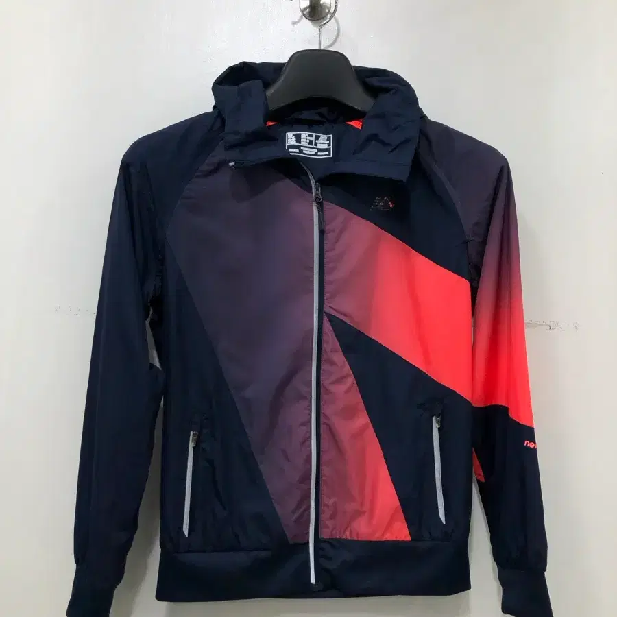 뉴발란스 배색 바람막이
