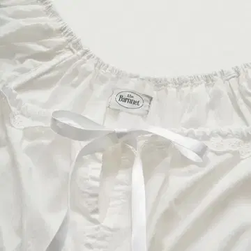 더바넷 White Petunia Smocked Blouse | 블라우스 | 번개장터 중고거래