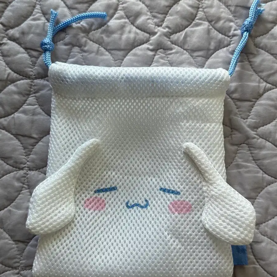 산리오 시나모롤 매쉬 파우치