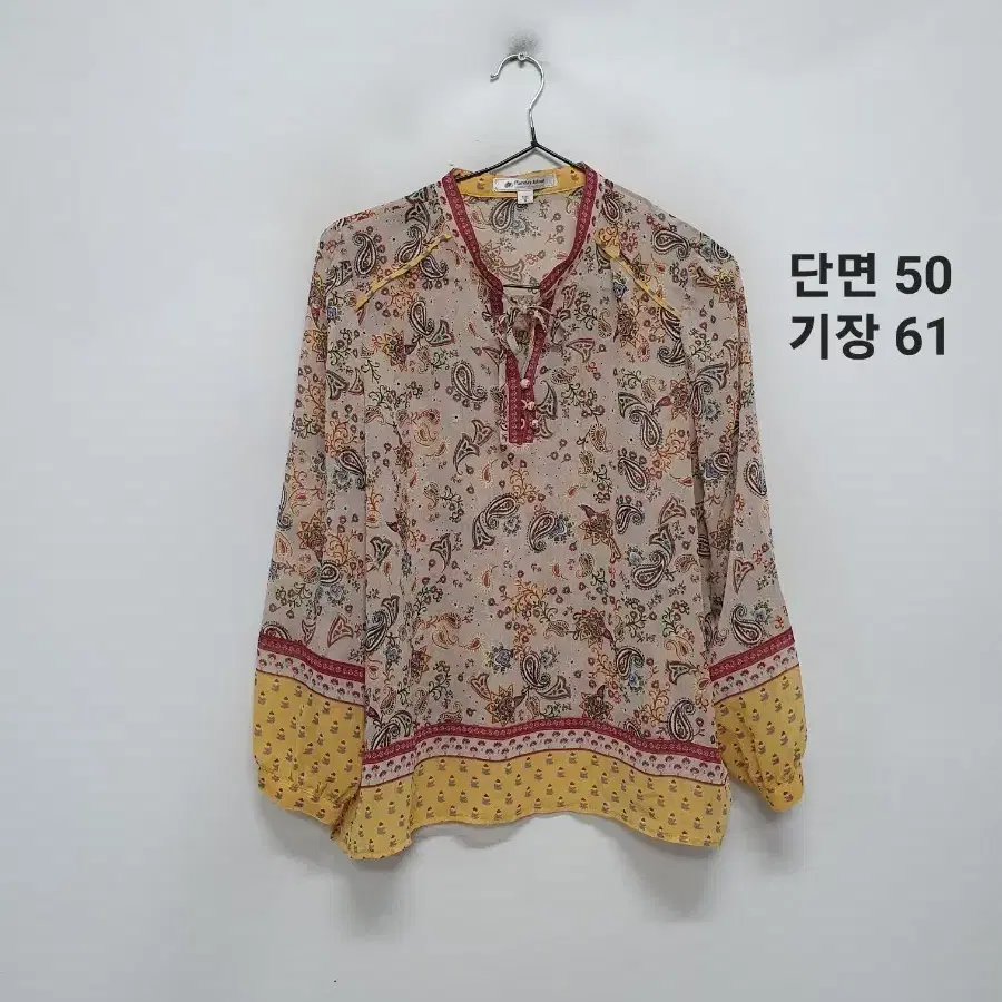 써스데이아일랜드 블라우스