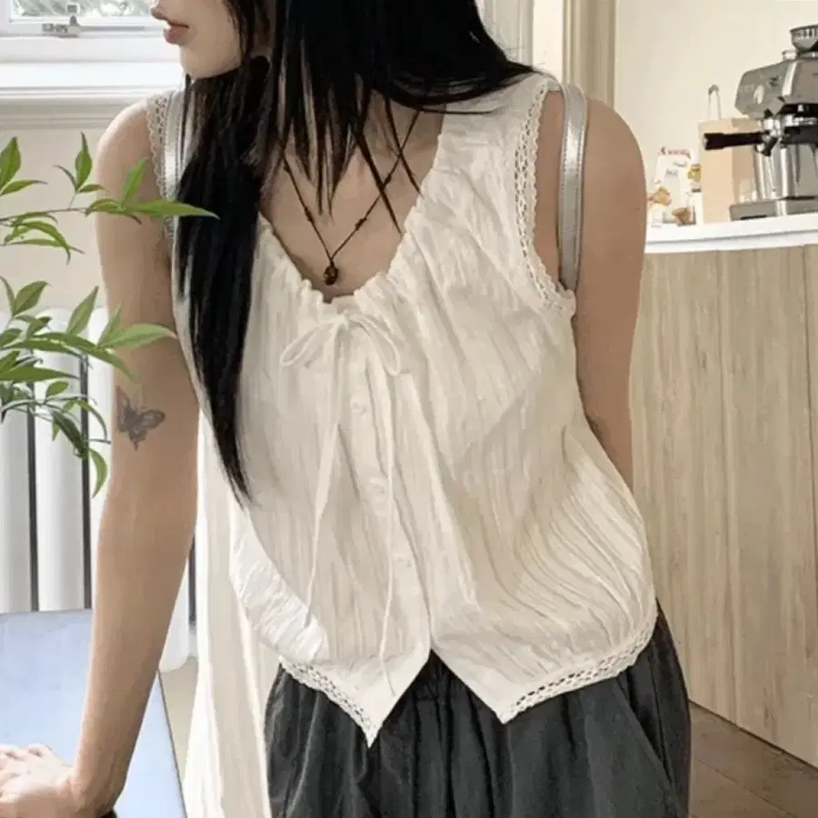 에이블리 레이스 나시 블라우스