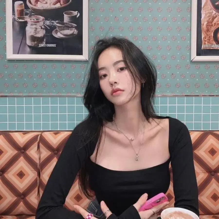 페일제이드 딥 스퀘어 넥 티셔츠