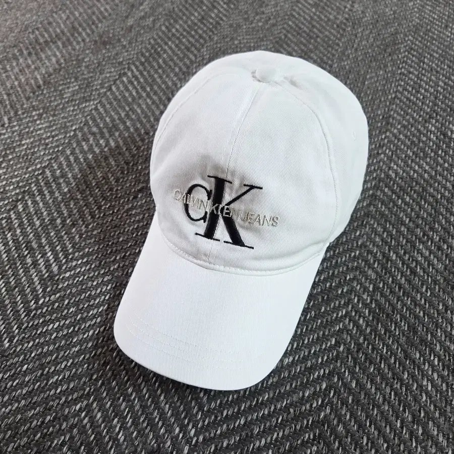 캘빈클라인 CK 모노그램 볼캡