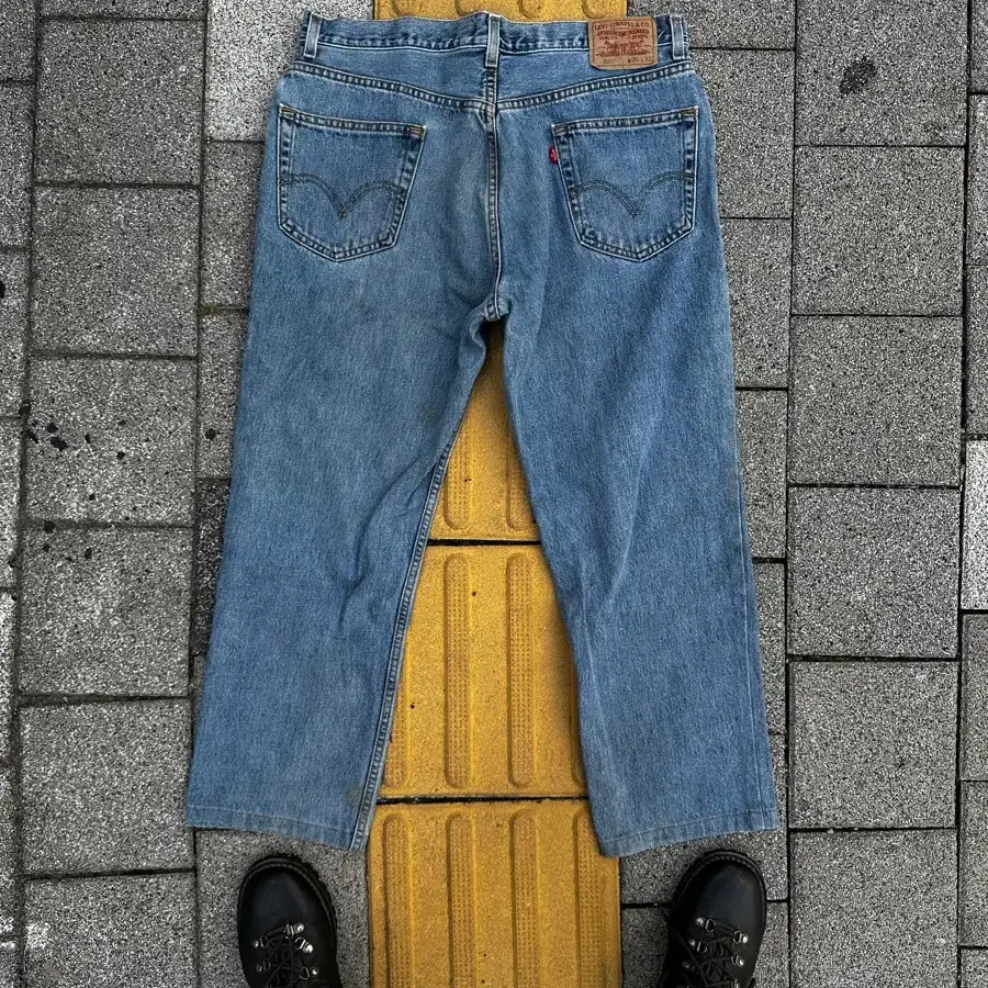 00s levis 550 relaxed fit denim