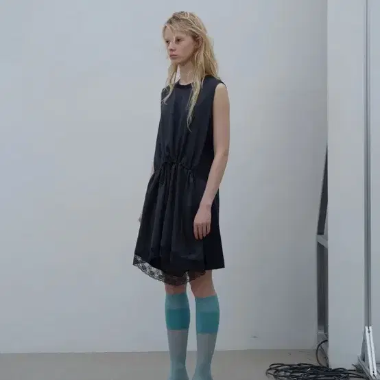 lcdc DRAWSTRING GATHERED DRESS (BLACK)