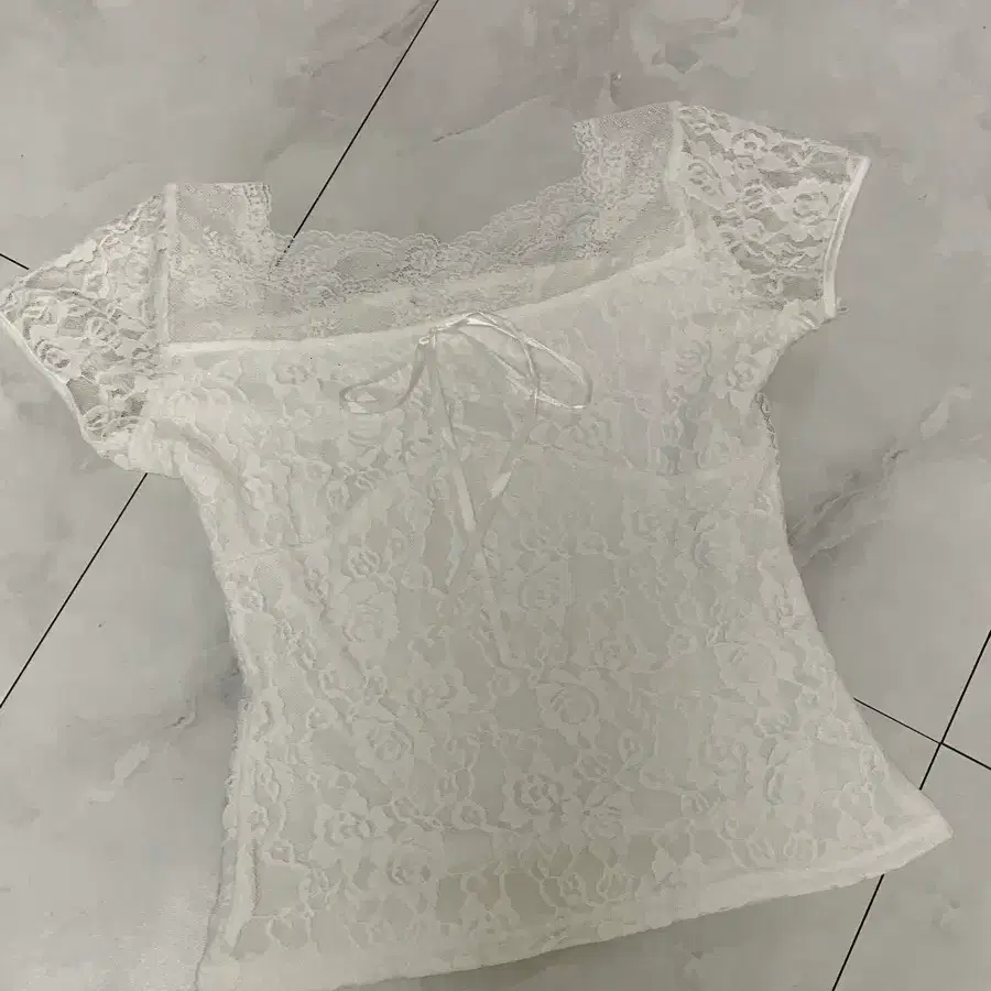 화이트 레이스 티셔츠