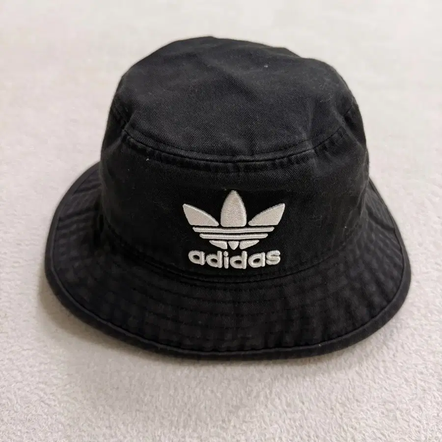 OS 아디다스 버킷 햇 0821T2