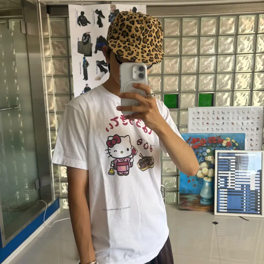 Uniqlo 유니클로 hello citty print tee
