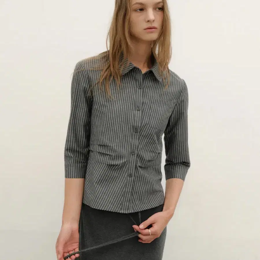 Low tide 로우 타이드 STRIPE TUCK SHIRT [CHARCOAL]