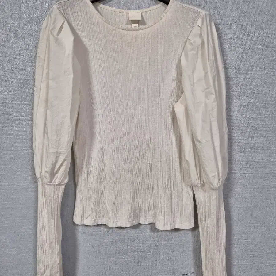 H&M 나일론 퍼프소매 긴팔티 S