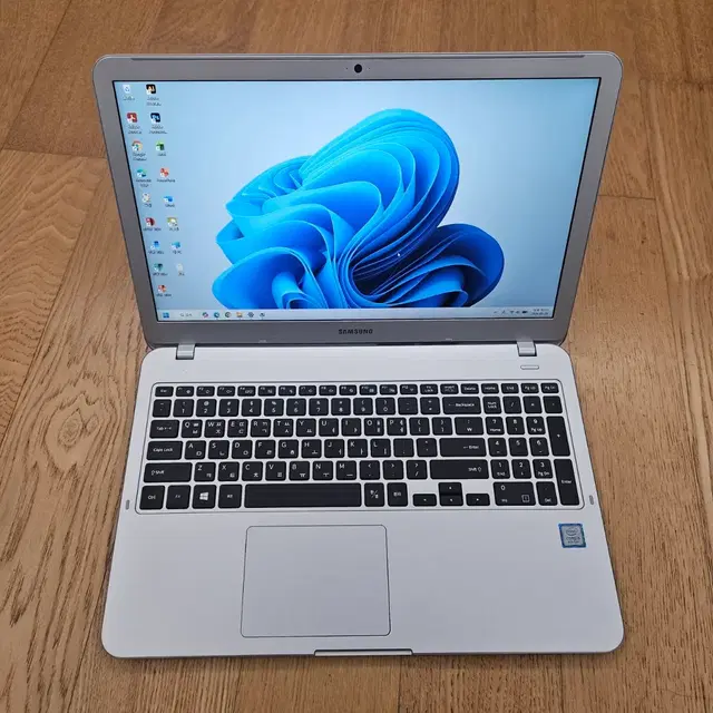 삼성노트북5  NT550XAA(i5- 8세대,win11,오피스 포토샵,일러스트)