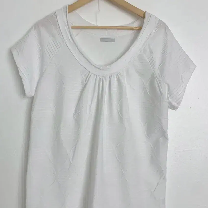 도트 루즈 탑 화이트 에이블리