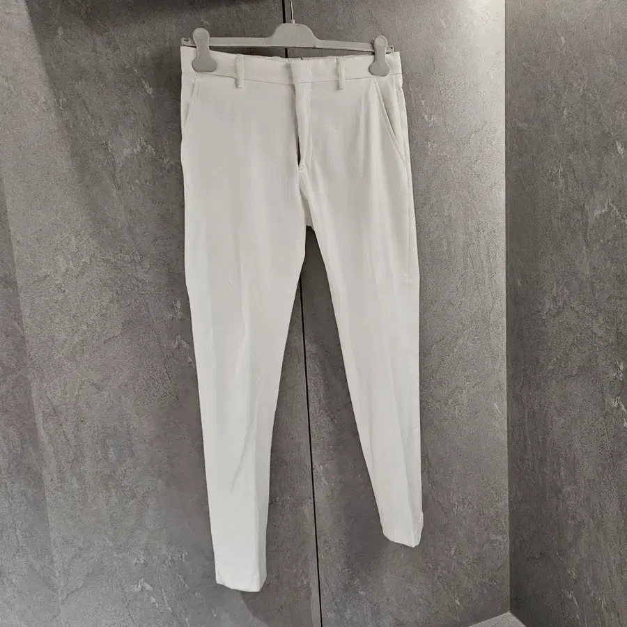 에르메네질도 제냐 화이트 코튼 치노 팬츠