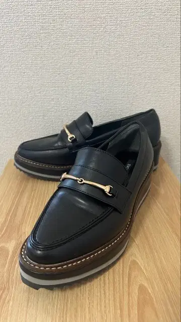[새상품급] EVOL 통굽 플랫폼 비트 로퍼 22.5cm