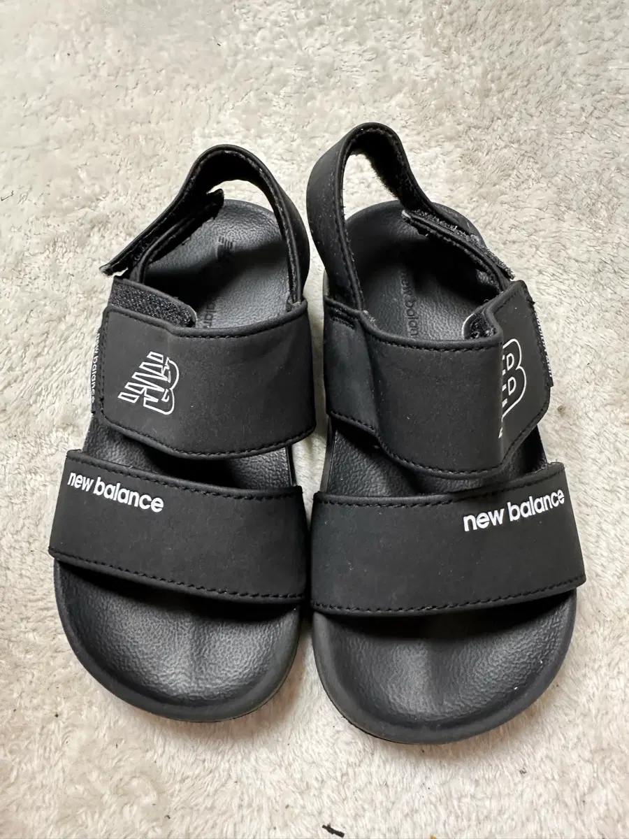뉴발란스 샌들 블랙 180