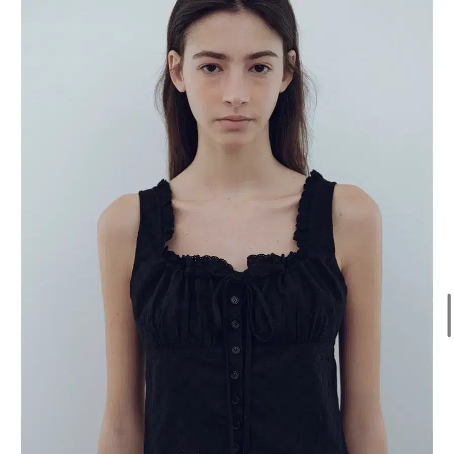 유라고 Sofia Lace sleeveless top 소피아 레이스 슬리브리스 탑 나시 민소매
