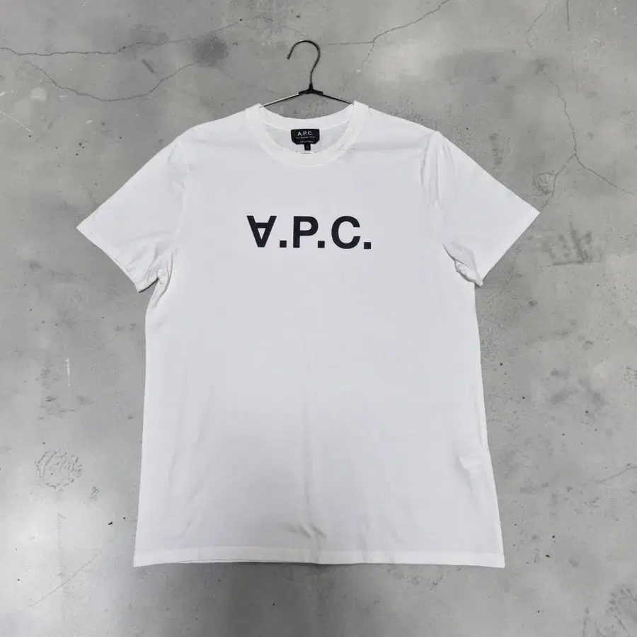 A.P.C 로고반팔 화이트 L