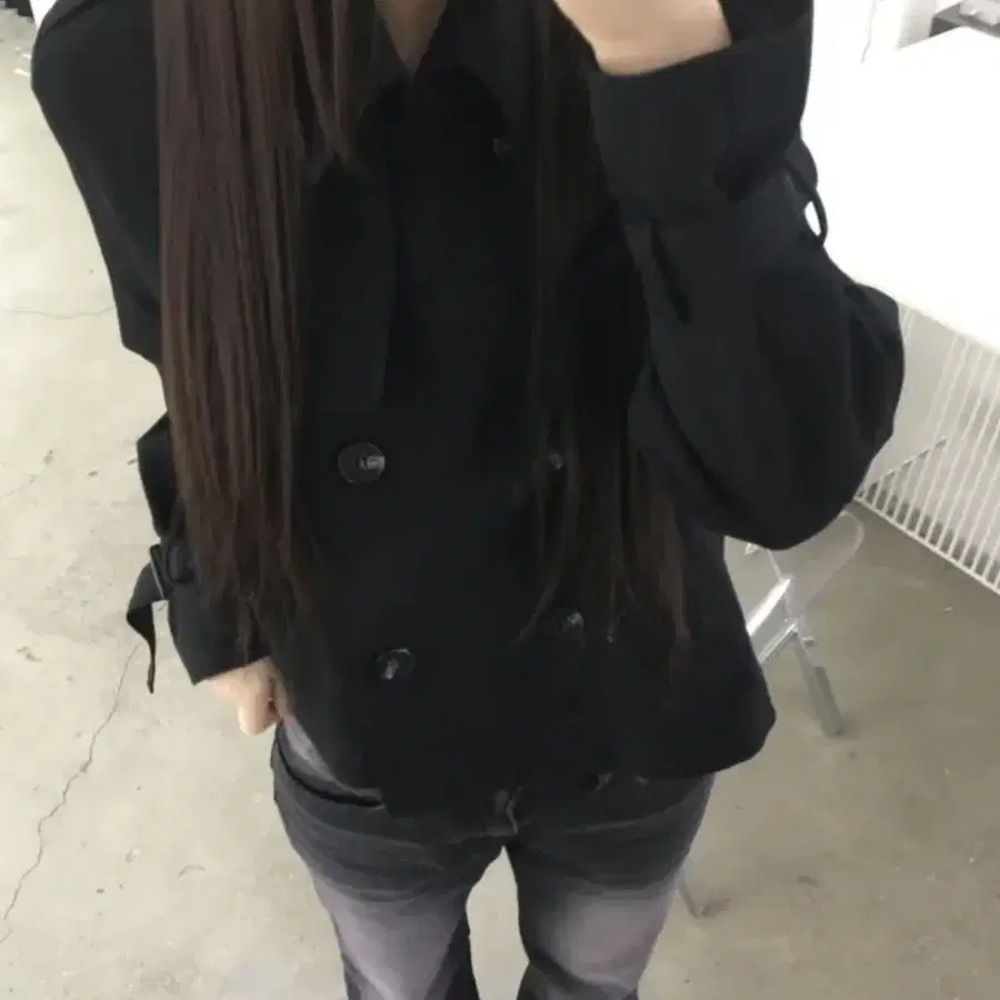 모에버 검정트렌치코트