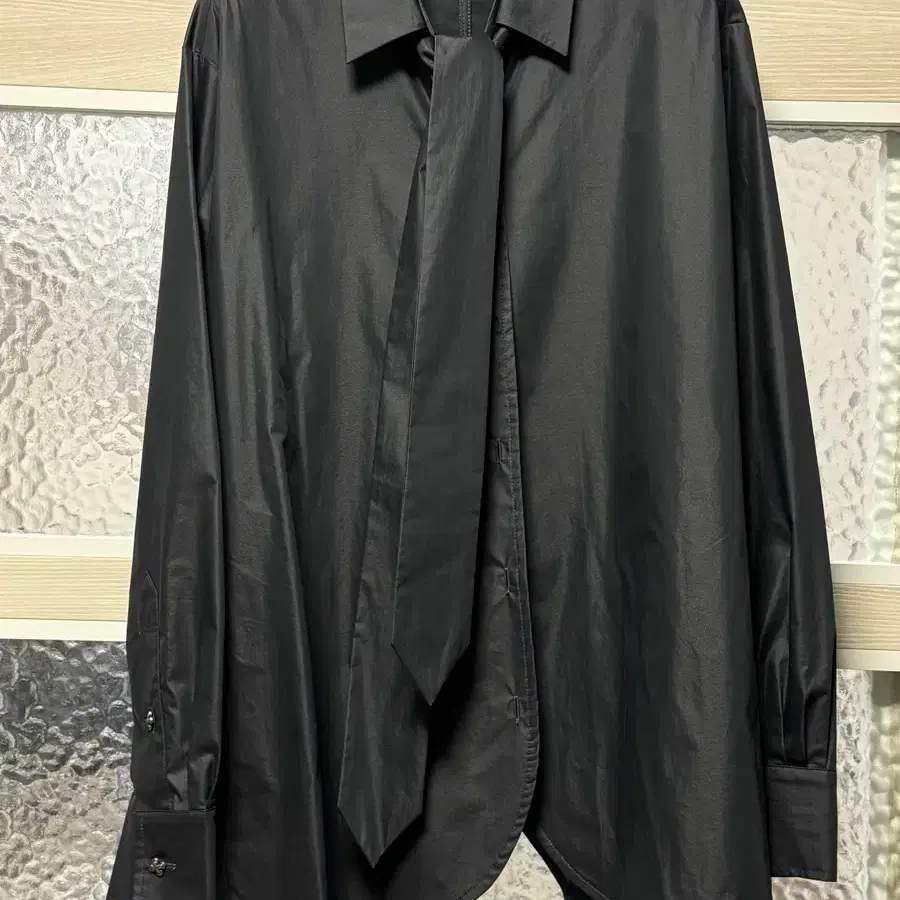 잉크 EENK 타이 셔츠 차콜 컬러