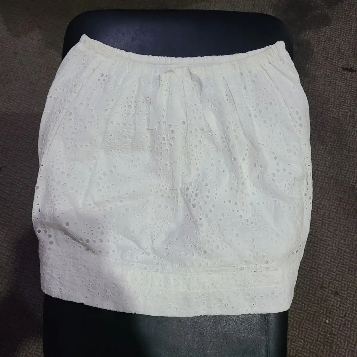 버버리 화이트 자수 키즈 스커트
