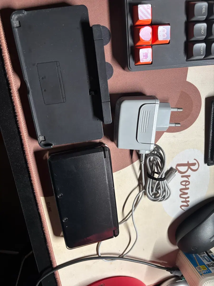 닌텐도 3DS 블랙 본체 + 충전기 + 거치대