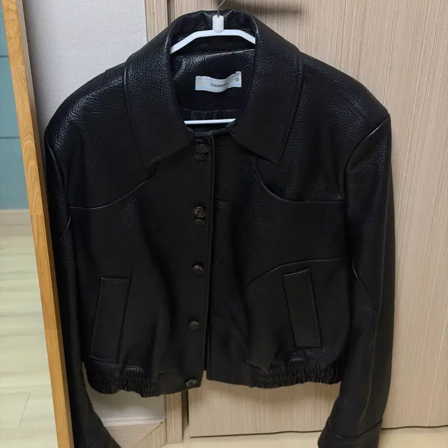 웨이비니스 플로우라인 레더 자켓