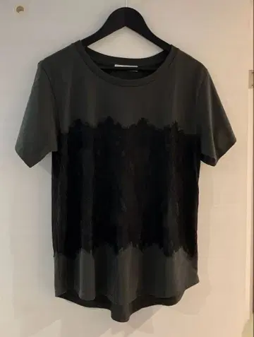 DOUDOU 레이스 도킹 TEE 새상품 초기 냄새 제거를 위해 손세탁 완료