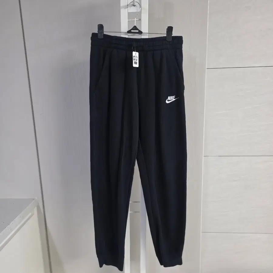 나이키 기본 로고 트레이닝 바지 블랙