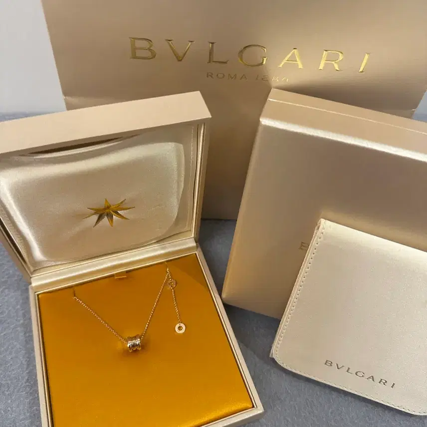 불가리 비제로원 목걸이 18K 로즈골드 사진 1