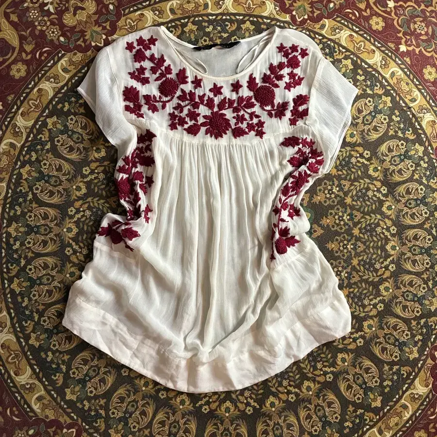 Zara 자라 레드 플라워 자수 포인트 화이트 반팔 블라우스