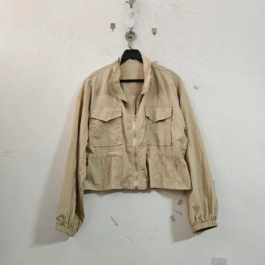 바스락베이지색 크롭 점퍼