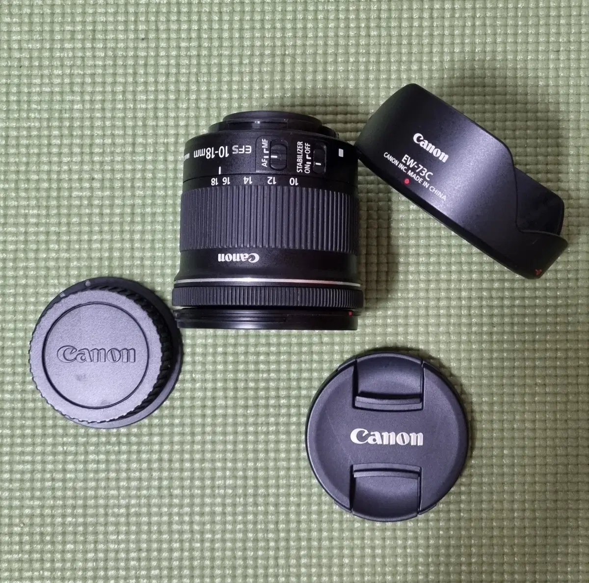 캐논 EF-S 10-18mm 렌즈 EW-73C 후드 포함 판매합니다.