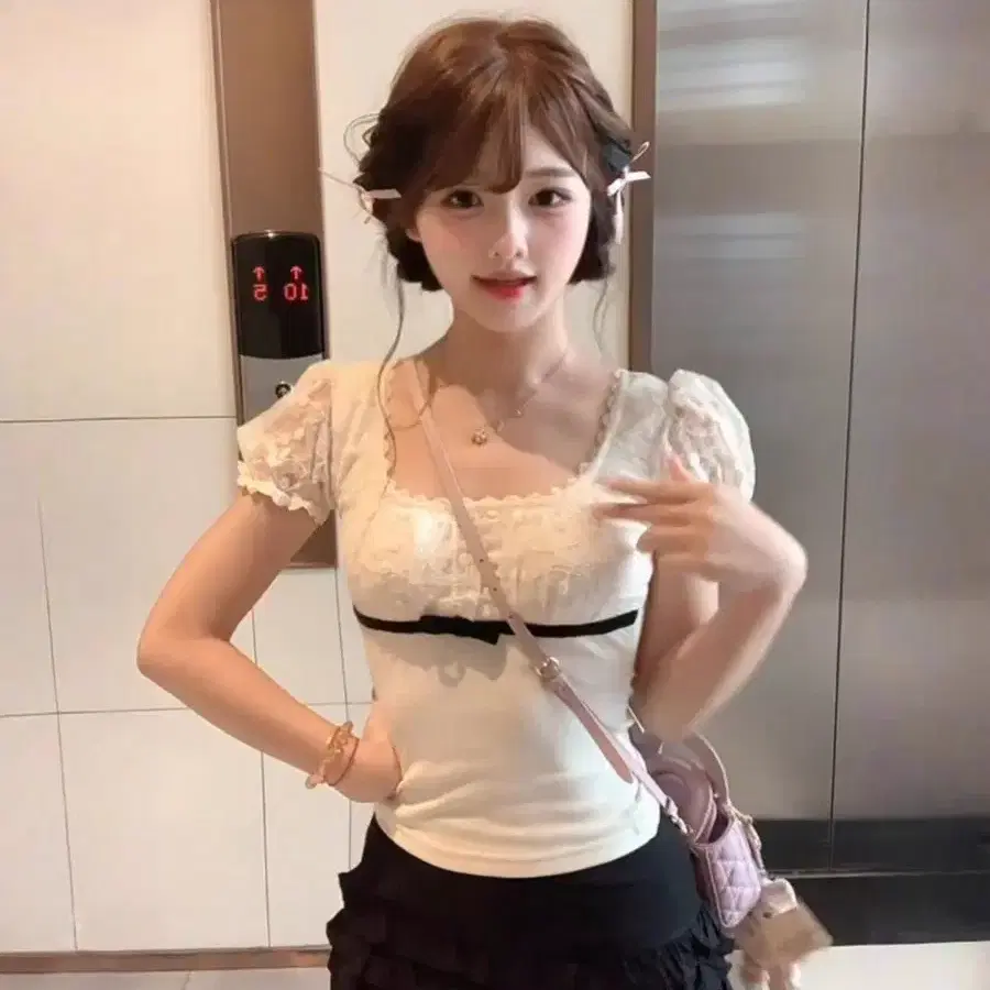 레이스 블랙 리본 퍼프 소매 반팔 티셔츠