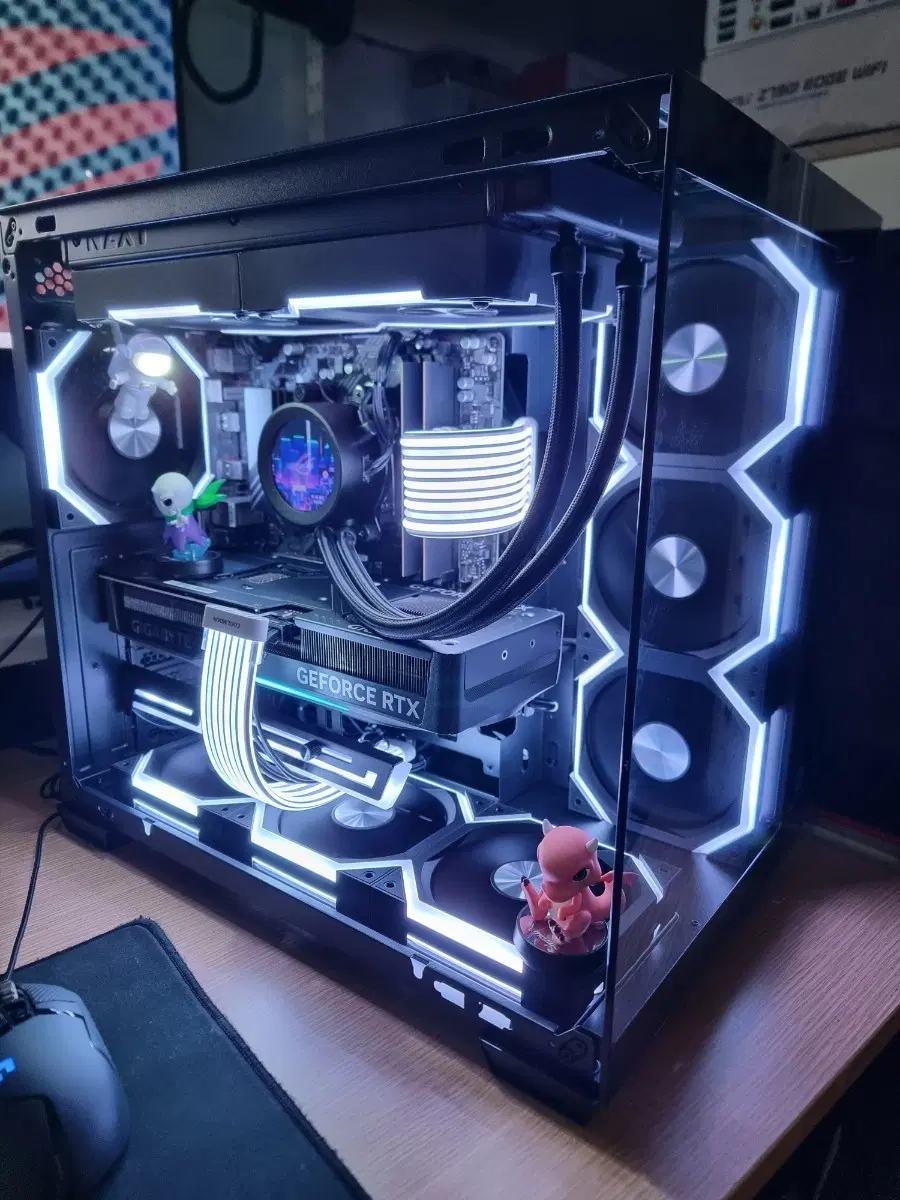 게이밍용 고사양 컴퓨터 7800X3D RTX 5070 ti 판매합니다.