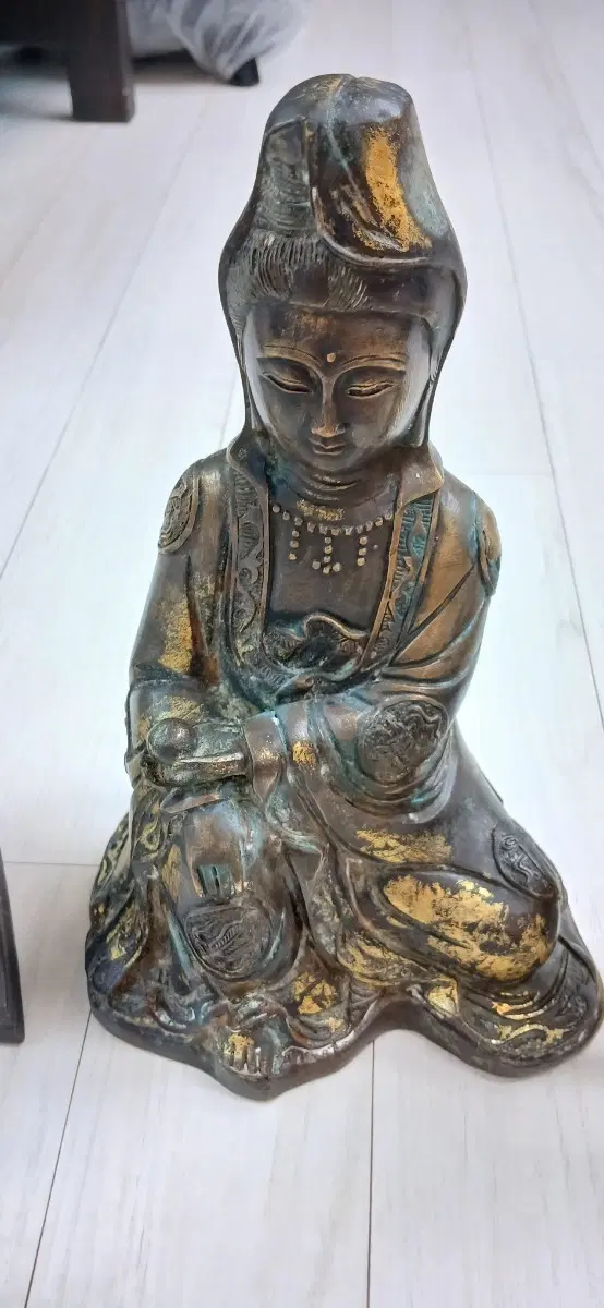 청동관음보살좌상